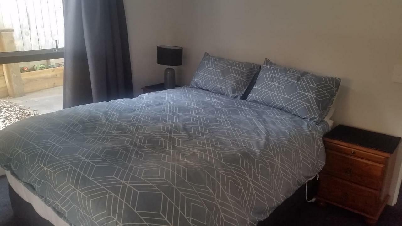 Edgehill - Semi Self-Contained Eco Friendly Home ตาอูรังกา ภายนอก รูปภาพ