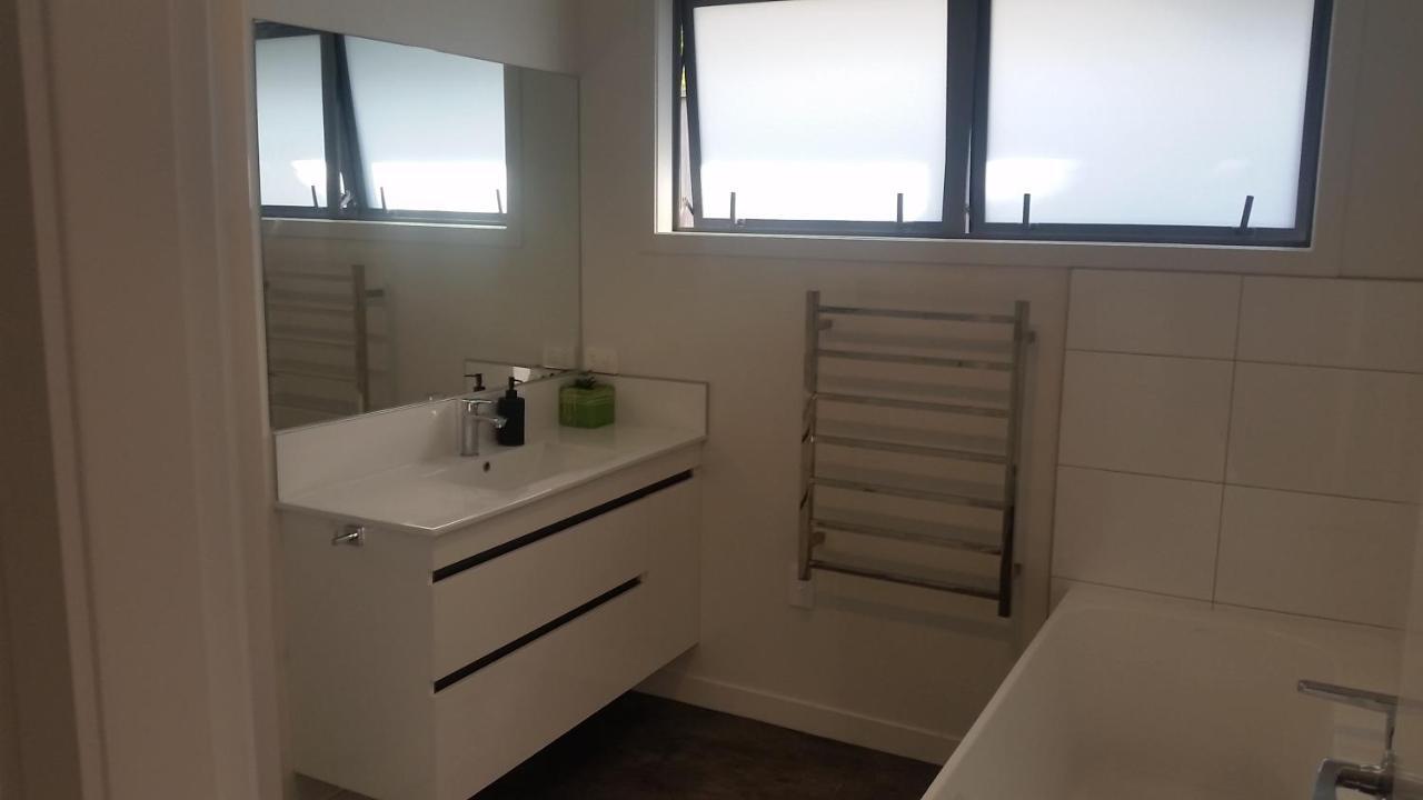 Edgehill - Semi Self-Contained Eco Friendly Home ตาอูรังกา ภายนอก รูปภาพ